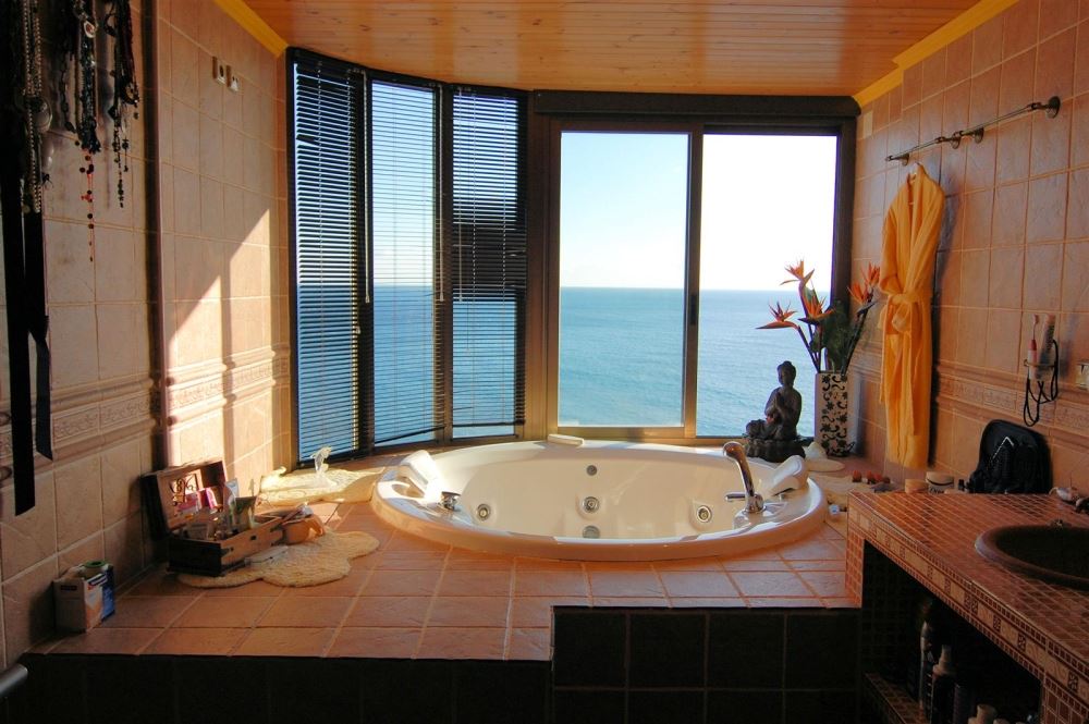 710378-what-a-view-to-relax-to-in-the-master-bathroom